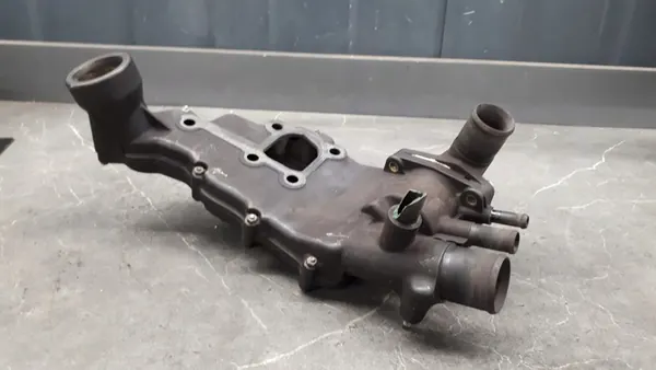 Carcasa de termostato Peugeot 406 Lift 2.0 HDI image 10