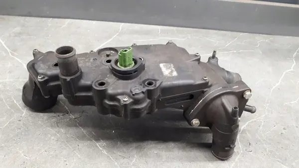 Carcasa de termostato Peugeot 406 Lift 2.0 HDI image 5