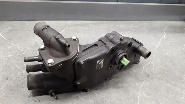 Carcasa de termostato Peugeot 406 Lift 2.0 HDI image 8