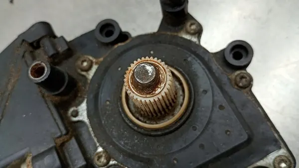 Vasemmalla etuikkunamoottori Audi A6 C5 4B0959801E image 3