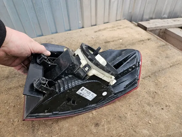 VW Touran III Luz Trasera Izquierda 5TA945095D image 2