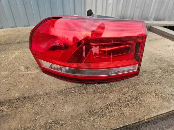 VW Touran III Luz Trasera Izquierda 5TA945095D image 3
