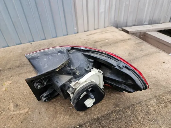 VW Touran III Luz Trasera Izquierda 5TA945095D image 4