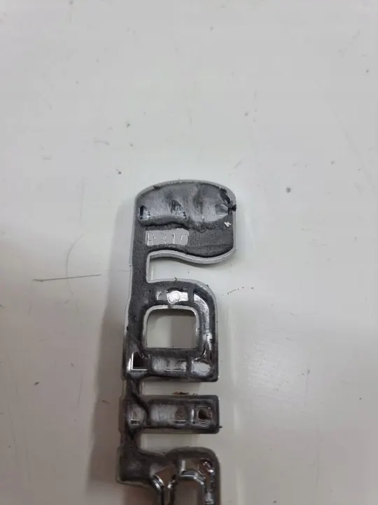 Toyota RAV4 XA50 2020 Frontkotflügel-Emblem OEM ESP29609 image 5