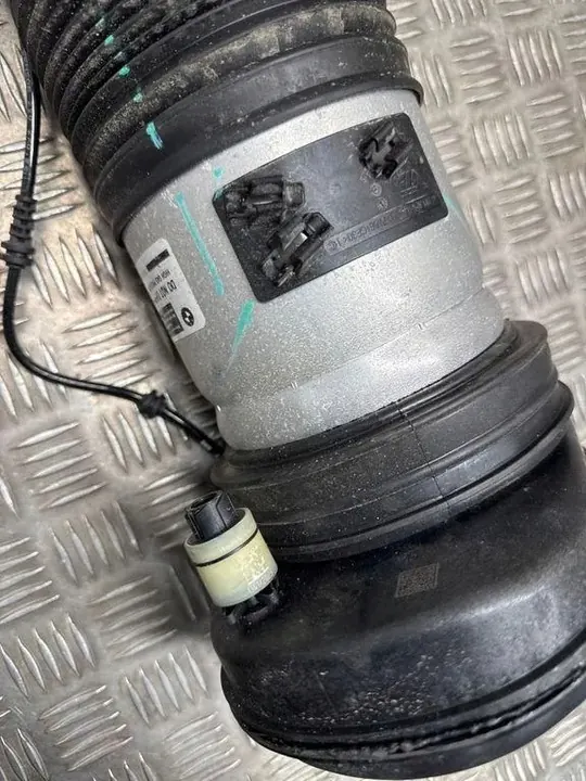 Amortisseur avant pneumatique droit BMW X7 G07 2023 image 6