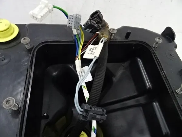 Tanque AdBlue OEM 9818531680 para Peugeot Partner III image 8
