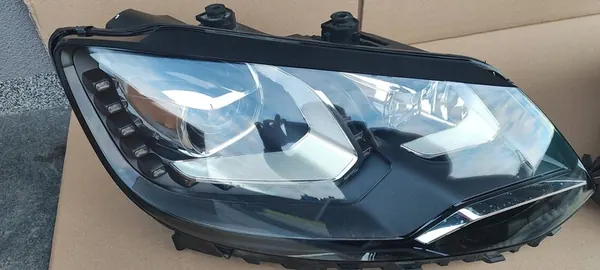 Conjunto de Faróis Dianteiros Volkswagen Sharan 7N1 OEM 7N1941751B image 2
