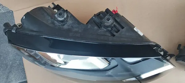 Conjunto de Faróis Dianteiros Volkswagen Sharan 7N1 OEM 7N1941751B image 5