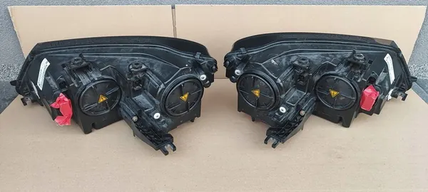 Conjunto de Faróis Dianteiros Volkswagen Sharan 7N1 OEM 7N1941751B image 6