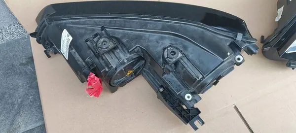 Conjunto de Faróis Dianteiros Volkswagen Sharan 7N1 OEM 7N1941751B image 7