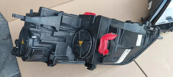 Conjunto de Faróis Dianteiros Volkswagen Sharan 7N1 OEM 7N1941751B image 9