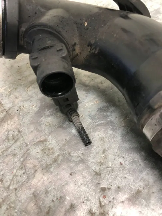 Ilmanottoletku OEM 2N0129654D VW Crafterille image 3