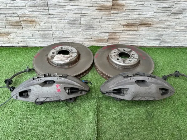 Pinças de travão OEM 6860911/12 para BMW G30 G11 image 2