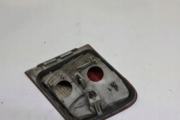 Lámpara de maletero izquierda BMW 3 (E46) 2000 image 3