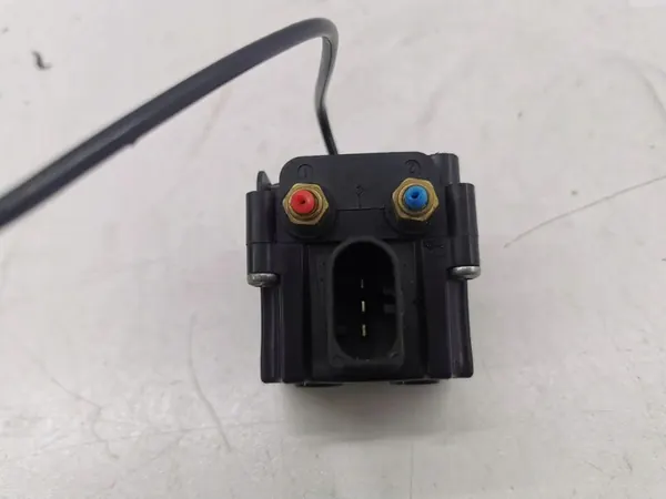 BMW X5 E70 2010 Bloco de válvula de suspensão pneumática traseira AMD108708 image 6