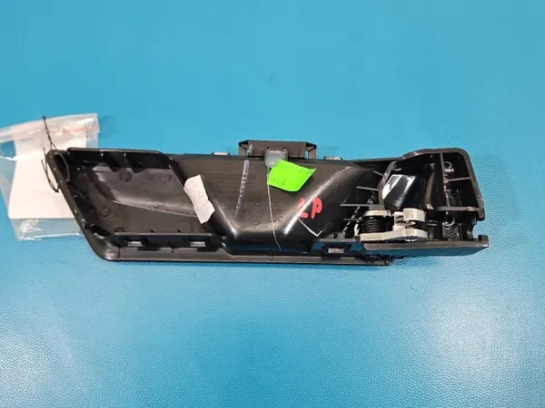 Skoda Superb III Etu Vasen Sisäkahva OEM 3V0837221B image 3