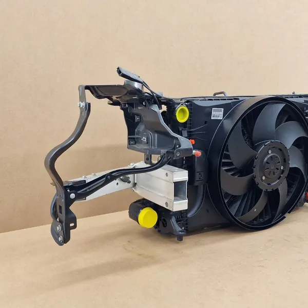 Voorkoeler Mercedes W212 C207 CLS C218 image 3