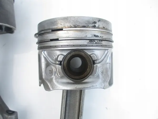 Biela y Pistón BMW OE para Motor 1.5D image 3