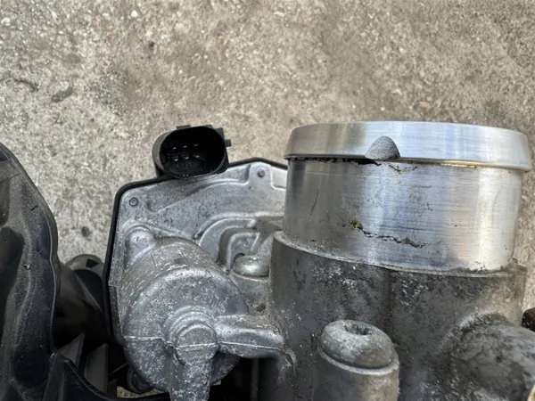 Imusarja OEM DS7G-9424-GA Ford Kuga MK2:lle image 6