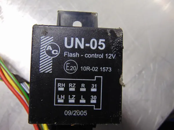 Module attelage OEM UN-05 8 broches Fiat Stilo image 7