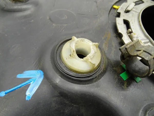 Depósito AdBlue OEM 4G0131877H para Audi A6 C7/A7 image 3