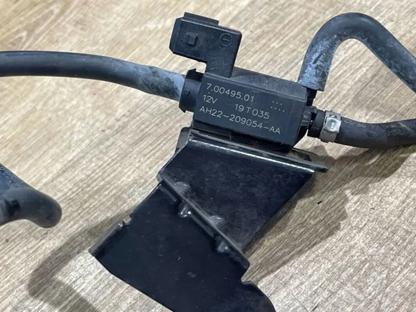 Válvula Solenoide Land Rover OEM JPLA12A493AC image 5