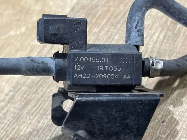 Válvula Solenoide Land Rover OEM JPLA12A493AC image 6