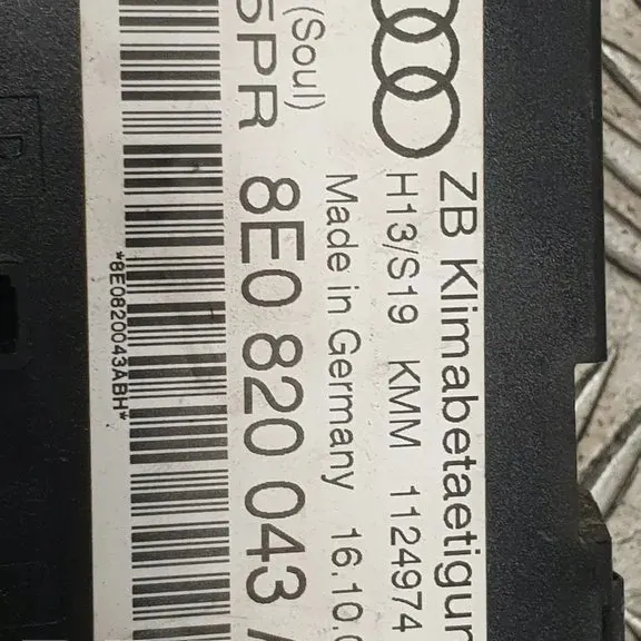 Audi A4 B7 2.7L Diesel Módulo Calefacción 8E0820043AB image 3