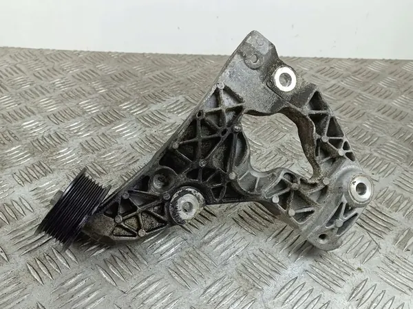 Support de compresseur AC Jeep Grand Cherokee 2018 OEM FOB39724 image 4