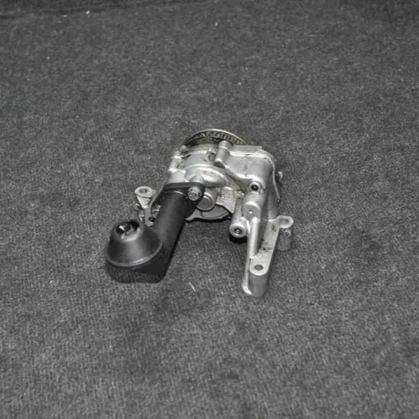 Pompe à huile d'occasion OEM 03L115105C03L115263 Audi A3 image 3