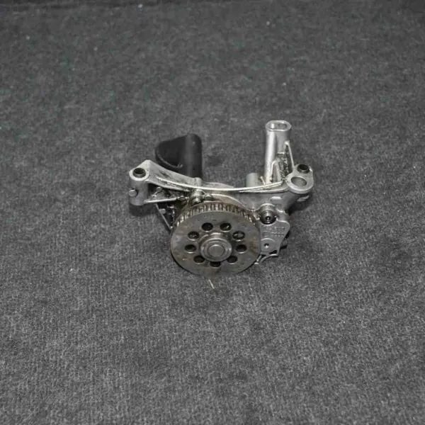 Pompe à huile d'occasion OEM 03L115105C03L115263 Audi A3 image 4