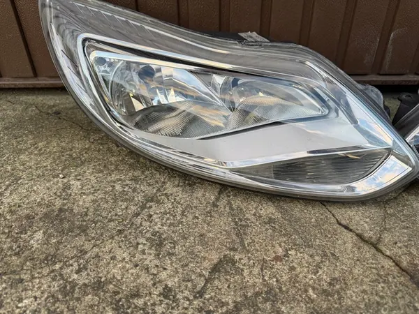 Conjunto de faros delanteros Ford Focus MK3 image 3