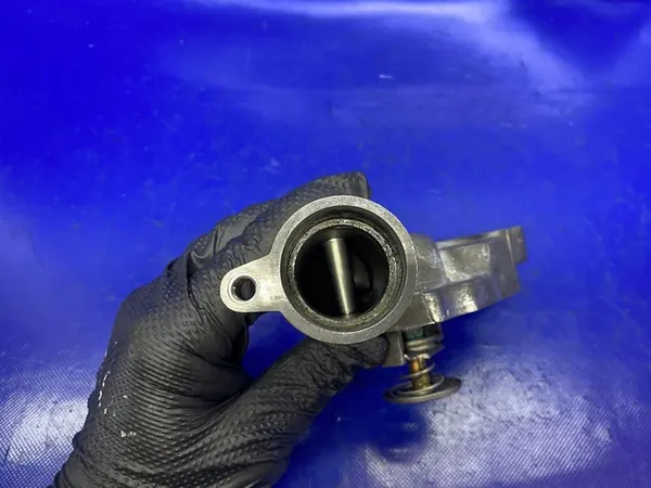 Carcasa de termostato Opel Antara Chevrolet Captiva 3.2 V6 image 8