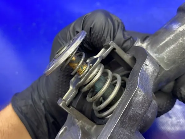 Carcasa de termostato Opel Antara Chevrolet Captiva 3.2 V6 image 9