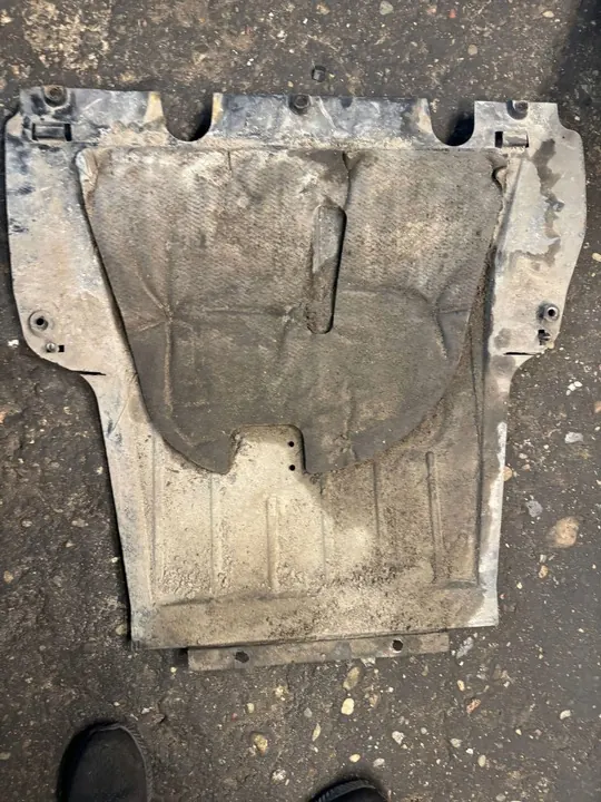 Renault OE 8200540585 motorplåt image 2