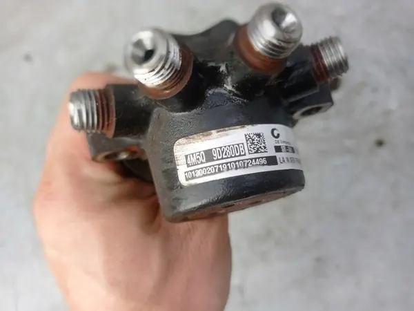 Distribuidor de Combustível Ford 1.8 TDCi 4M5Q-9D280DB image 2