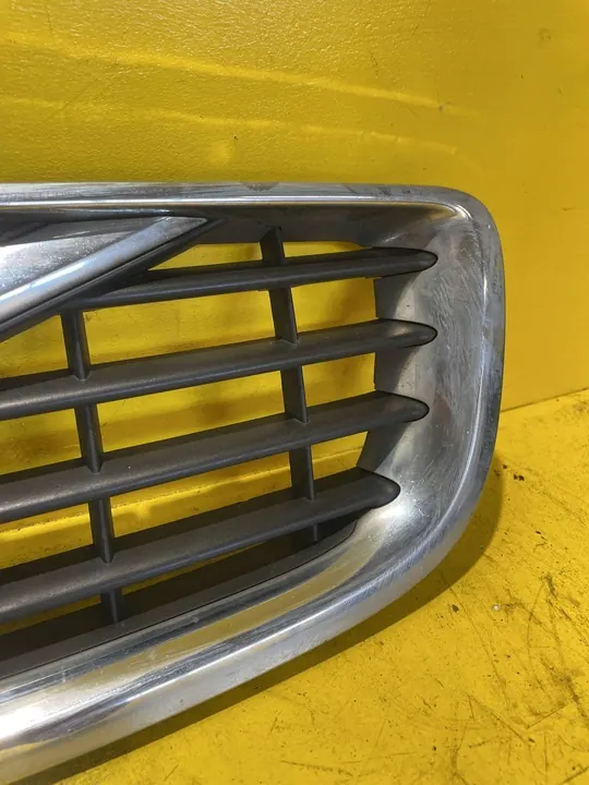 Volvo V50 Grille 2010 OE 31290533 image 4