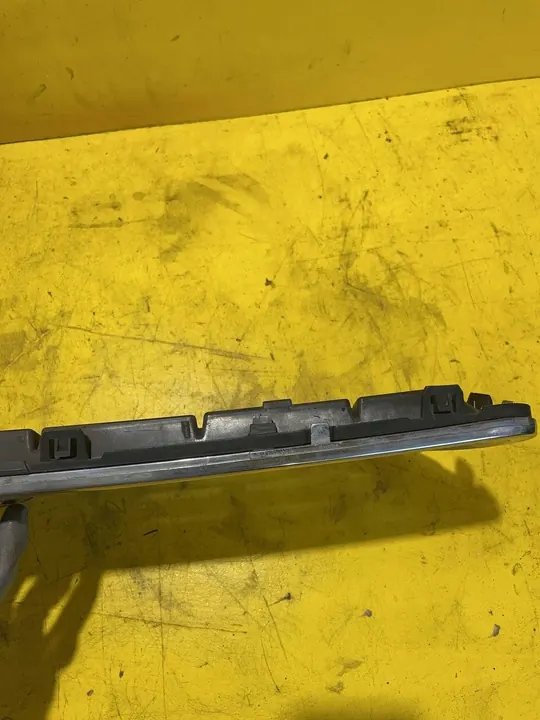 Volvo V50 Grille 2010 OE 31290533 image 6