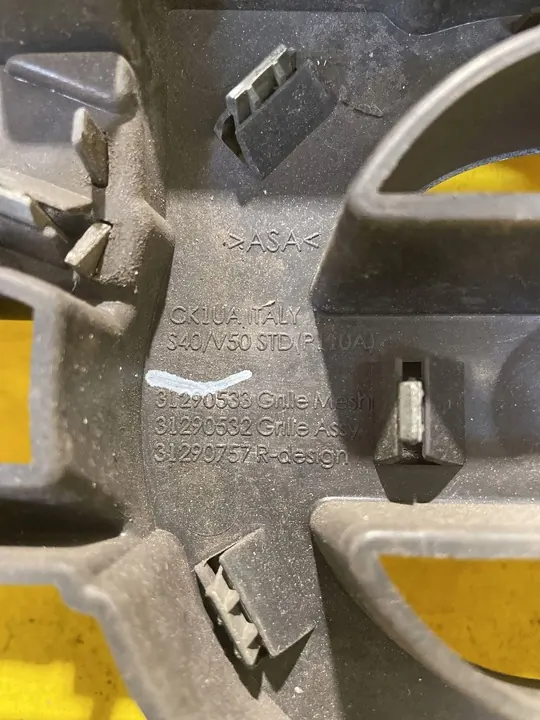 Volvo V50 Grille 2010 OE 31290533 image 9