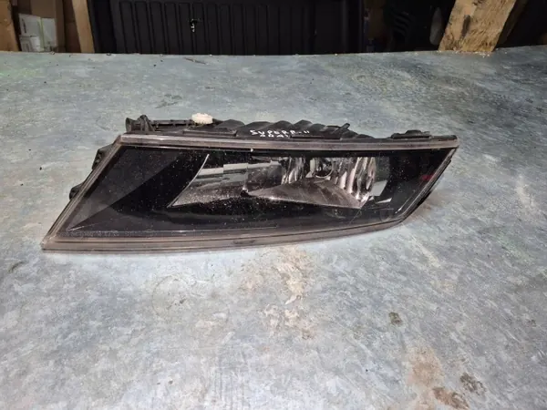 Faro Halógeno Derecho Usado OEM 3V0941700 para Skoda image 2