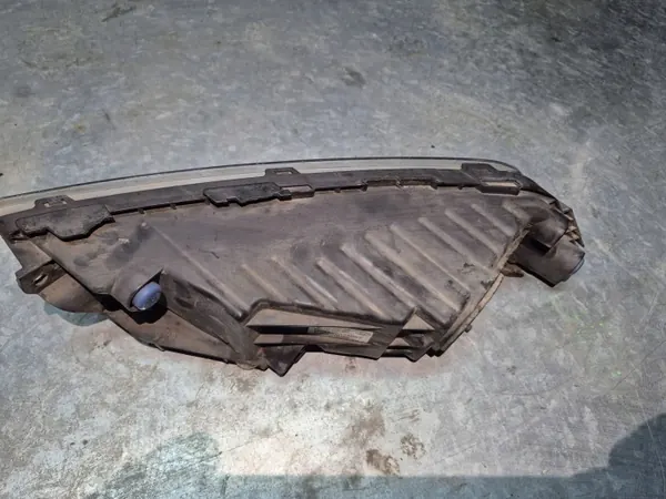 Faro Halógeno Derecho Usado OEM 3V0941700 para Skoda image 3