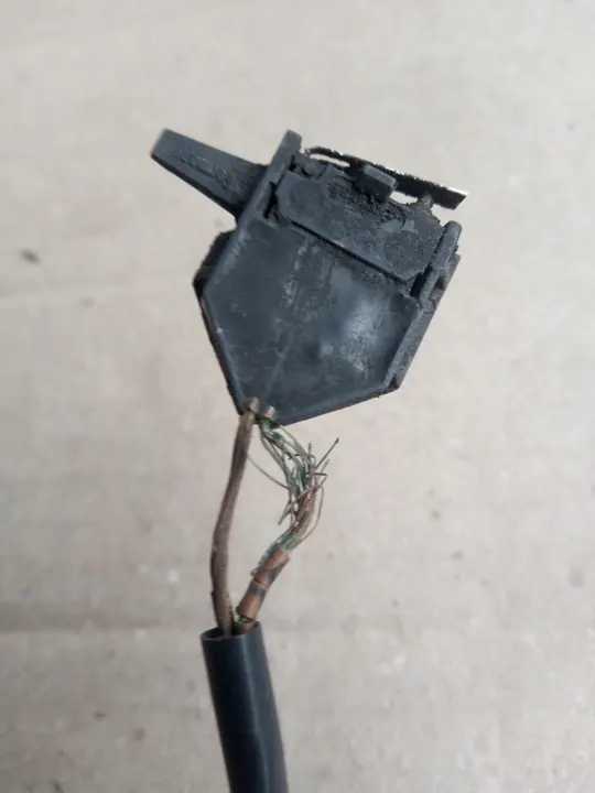 Audi A4 Motorhuv Lock Mikrobrytare 8E0953236 image 5