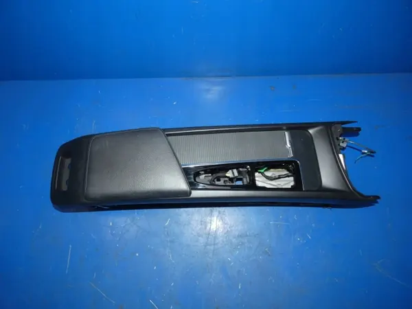 Volvo V60 II S60 III middenconsole armsteun OEM MIJ46264 image 3