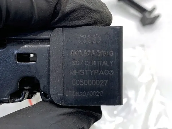 Framhuvudslås AUDI A4 B8 Sedan 8K0823509G 07-15 image 5