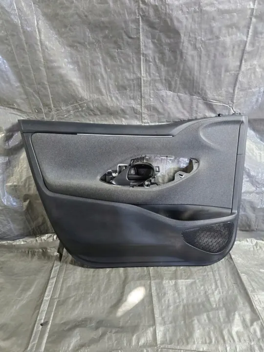 Toyota Yaris vänster framdörrsskinn OEM 67620K0100 image 2