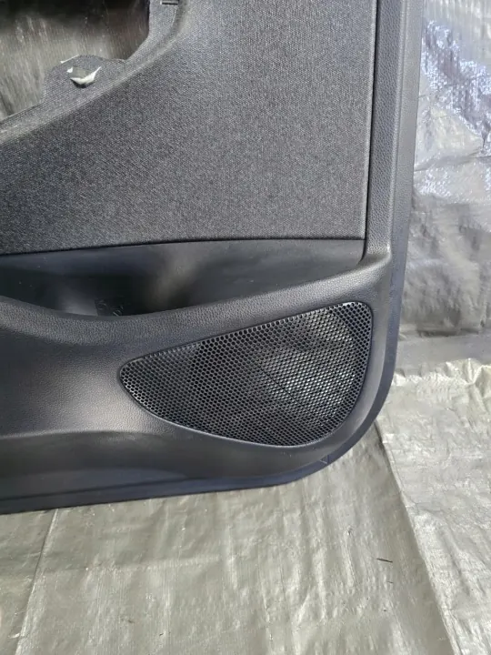 Toyota Yaris vänster framdörrsskinn OEM 67620K0100 image 3