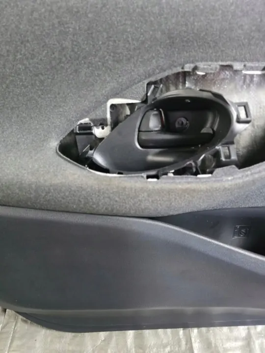 Toyota Yaris vänster framdörrsskinn OEM 67620K0100 image 9