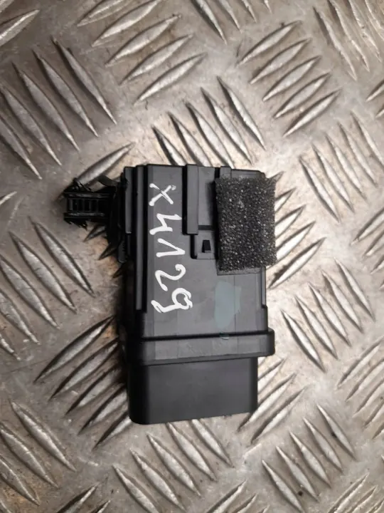 Relais Ford Mustang Mach-E 2022 OEM NU5T13B224AC image 3