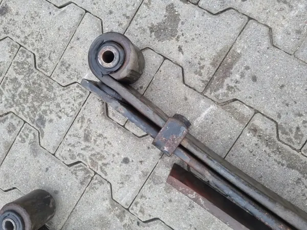 Etujousi 3-lehti OEM PRZÓD 3-PIÓROWY Renault Midlum image 6
