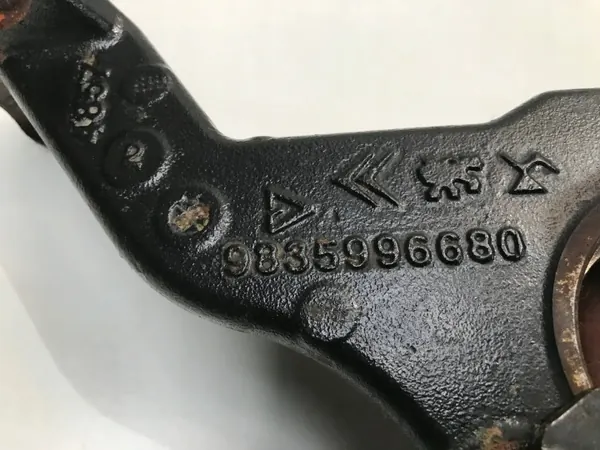 Rechter Halbwellenhalter OEM 9835996680 für Citroen image 6